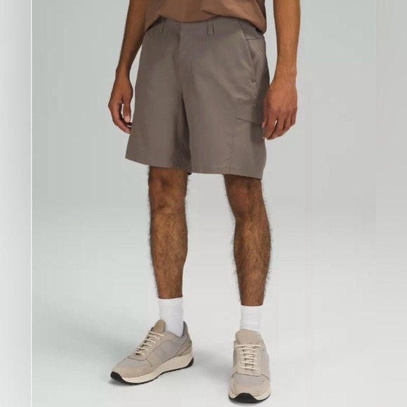 Mens Lululemon 8” Utility Cargo Shorts Size 38 - Picture 2 of 13